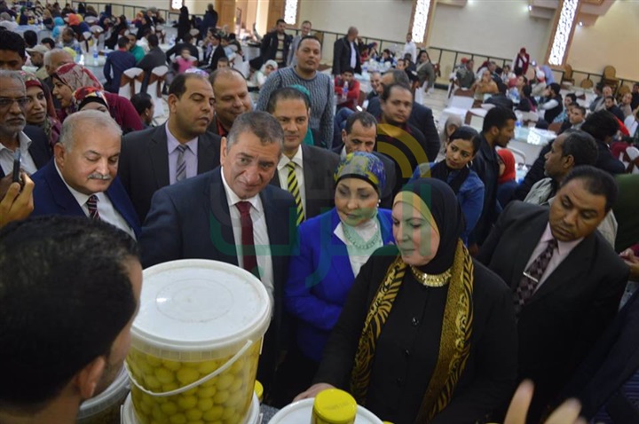 بالصور..."نصر" و " جامع " يفتتحان معرض الصناعات الصغيرة والمتوسطة بكفر الشيخ