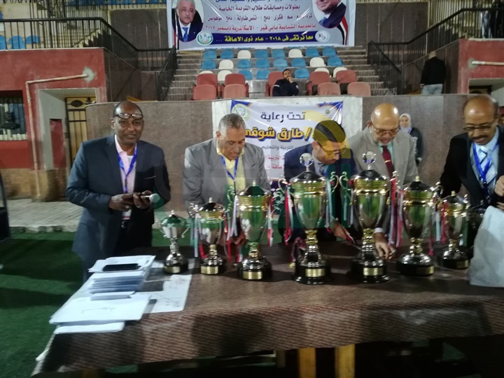التعليم تكرم الطلاب الفائزين فى بطولة الجمهورية لكرة القدم الخماسية للصم وضعاف السمع