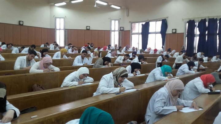 اليوم.. بداية امتحانات نصف العام الدراسي بطب بيطري بنها