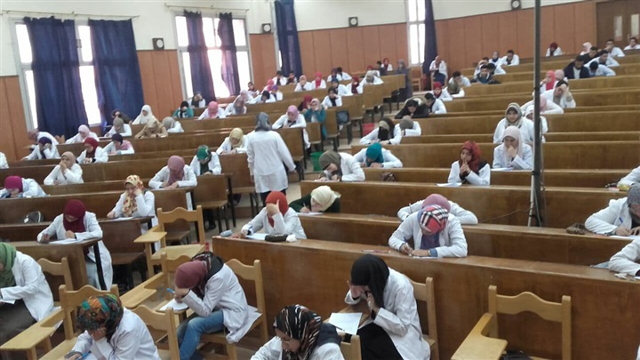اليوم.. بداية امتحانات نصف العام الدراسي بطب بيطري بنها