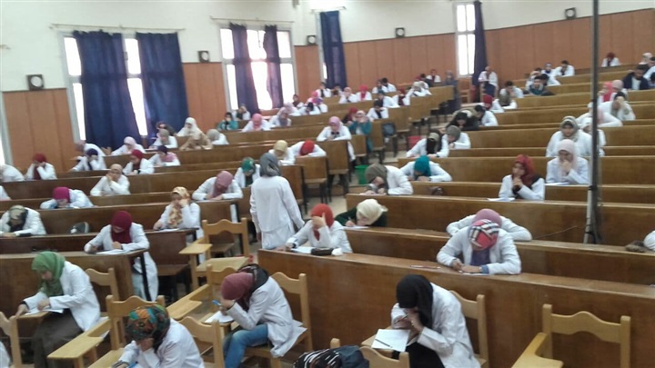 اليوم.. بداية امتحانات نصف العام الدراسي بطب بيطري بنها