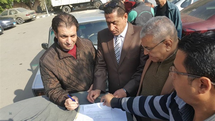 رئيس حي غرب يتعاقد مع شركة نهضة مصر للتخلص من النفايات بمحيط مستشفى القباري 