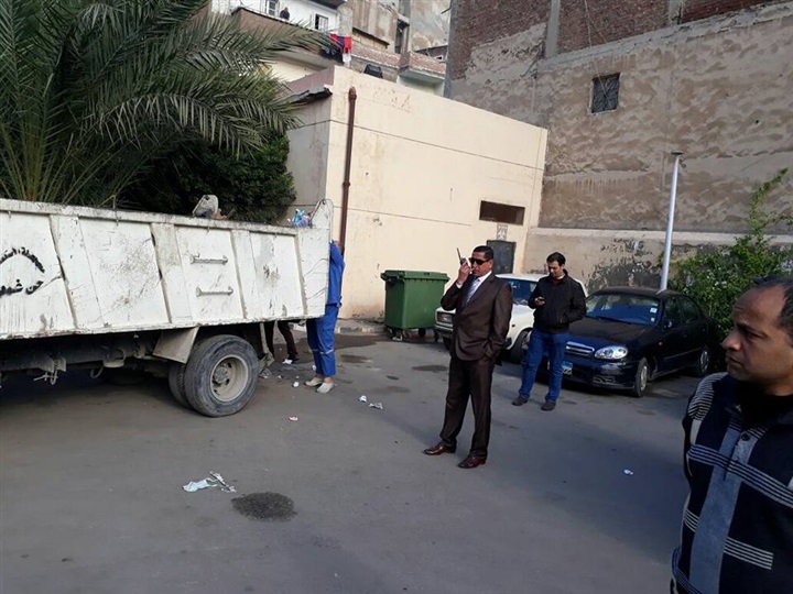 رئيس حي غرب يتعاقد مع شركة نهضة مصر للتخلص من النفايات بمحيط مستشفى القباري 