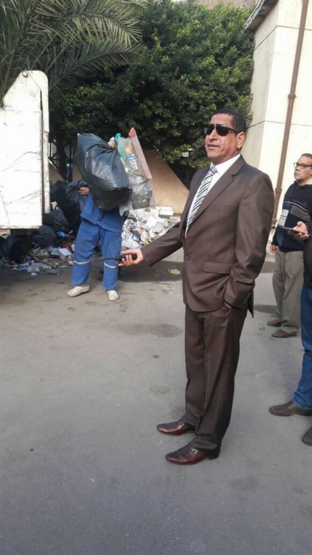 رئيس حي غرب يتعاقد مع شركة نهضة مصر للتخلص من النفايات بمحيط مستشفى القباري 