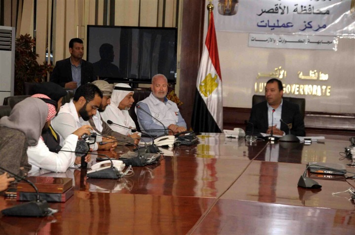 بالصور.. محافظ الأقصر يلتقي وفدًا إماراتيًا للأعمال الخيرية