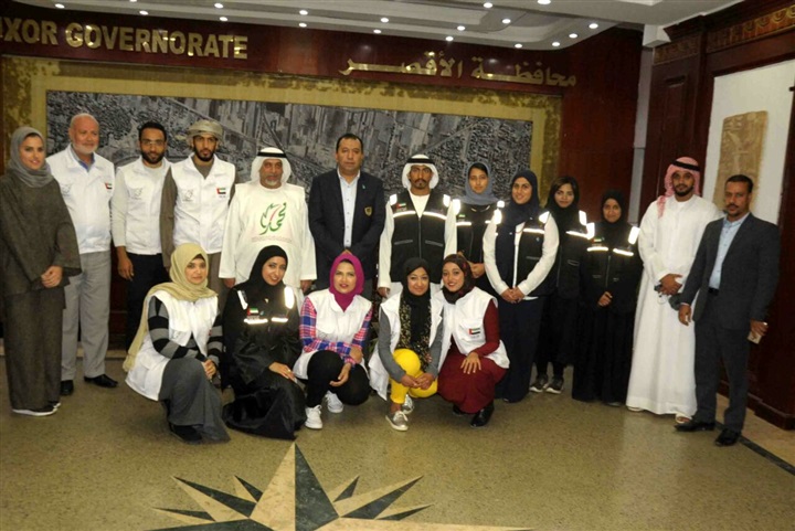 بالصور.. محافظ الأقصر يلتقي وفدًا إماراتيًا للأعمال الخيرية