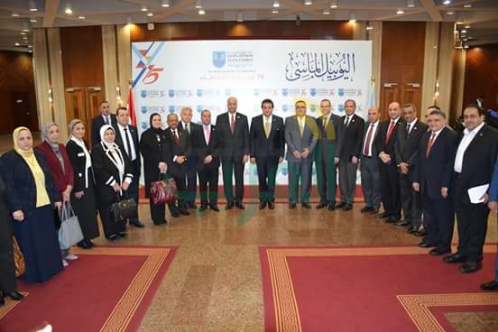 جامعة الاسكندرية تكرم عدد من الشخصيات العامة والوزراء ورواد الفن والعلم 