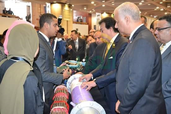 جامعة الاسكندرية تكرم عدد من الشخصيات العامة والوزراء ورواد الفن والعلم 
