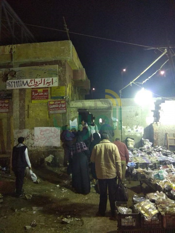 بالصور.. تكسير سور مزلقان السكة الحديد بعزبة السوق ببنها