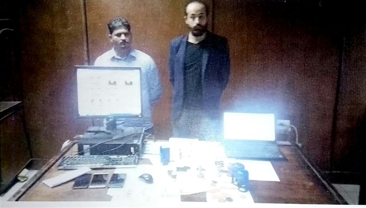ضبط المتهمين بتزوير المحررات والأختام الحكومية بالهرم 