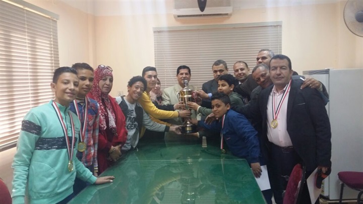 بالصور.. وكيل تعليم كفرالشيخ يكرم فريق الموهوبين والدمج الفائز بكأس بطولة الجمهورية