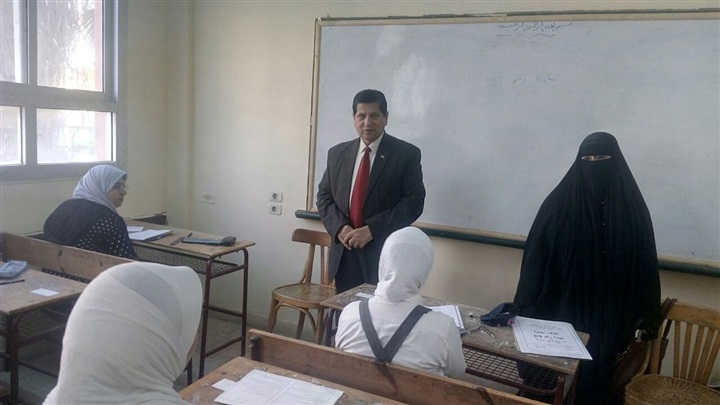 بالصور.. وكيل "تعليم كفر الشيخ" يتفقد امتحانات الفصل الدراسي الأول 