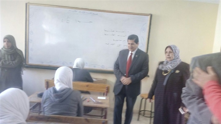 بالصور.. وكيل "تعليم كفر الشيخ" يتفقد امتحانات الفصل الدراسي الأول 