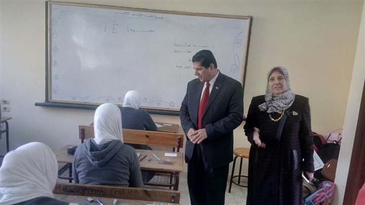 بالصور.. وكيل "تعليم كفر الشيخ" يتفقد امتحانات الفصل الدراسي الأول 