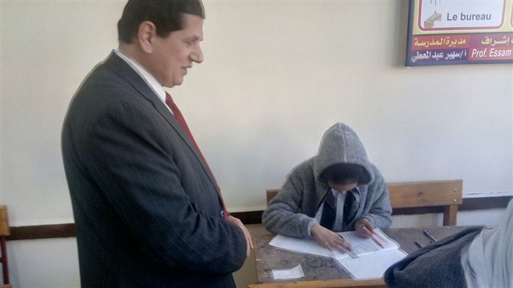 بالصور.. وكيل "تعليم كفر الشيخ" يتفقد امتحانات الفصل الدراسي الأول 
