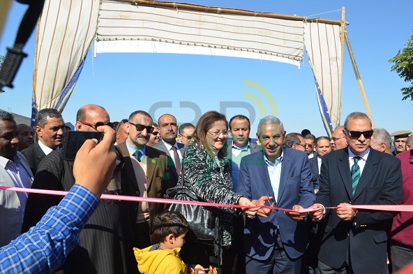 وزيرىّ الصناعة والتخطيط يتفقدوا عدد من المشروعات بمنطقتي "هو" و"الكلاحين" الصناعيتين وزيرىّ الصناعة والتخطيط يتفقدوا عدد من المشروعات بمنطقتي "هو" و"الكلاحين" الصناعيتين