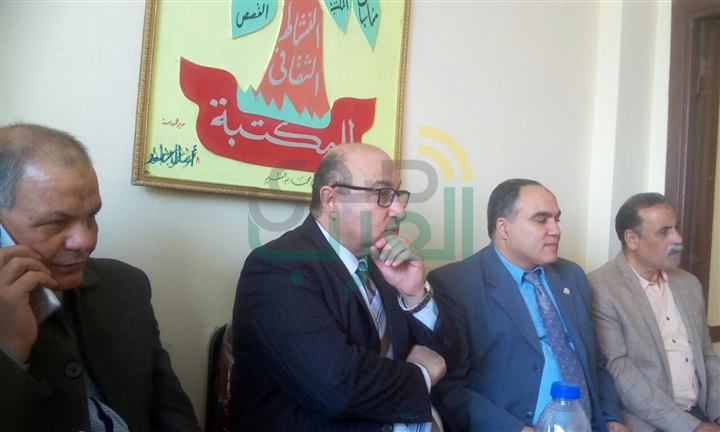 توقيع الكشف الطبي على 2100 حالة بقرية كفر بطا ببنها 