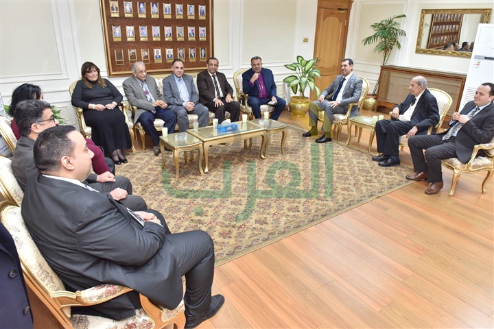 محافظ أسيوط يستقبل رئيس الطائفة الإنجيلية بمصر ويكرم شيخ الإنجيليين