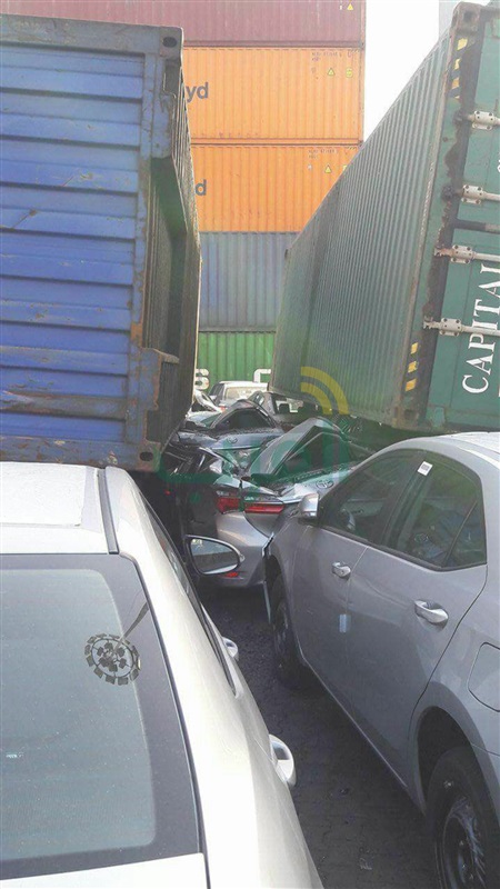  رياح "رأس السنة" تسببت فى حادث مروع داخل جمرك الإسكندرية "صور"