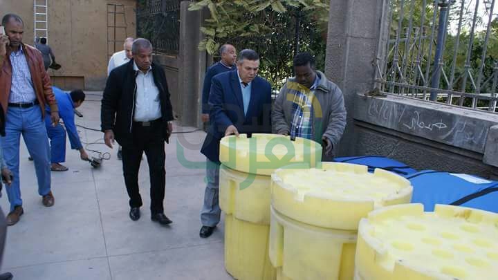 بالصور.. مياه الأقصر تركيب حواجز ضد الملوثات والمواد البترولية