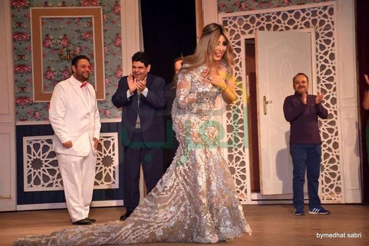 سفير الإمارات بالقاهرة يحضر عرض "فرصة سعيدة" لأحمد بدير وإيمان أبو طالب سفير الإمارات بالقاهرة يحضر عرض "فرصة سعيدة" لأحمد بدير وإيمان أبو طالب
