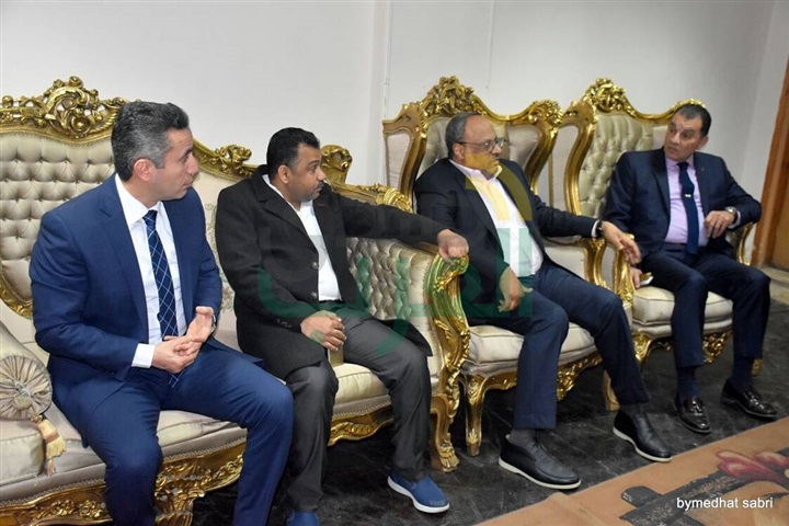 سفير الإمارات بالقاهرة يحضر عرض "فرصة سعيدة" لأحمد بدير وإيمان أبو طالب سفير الإمارات بالقاهرة يحضر عرض "فرصة سعيدة" لأحمد بدير وإيمان أبو طالب