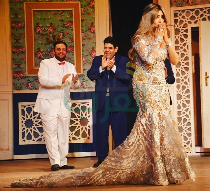 سفير الإمارات بالقاهرة يحضر عرض "فرصة سعيدة" لأحمد بدير وإيمان أبو طالب سفير الإمارات بالقاهرة يحضر عرض "فرصة سعيدة" لأحمد بدير وإيمان أبو طالب