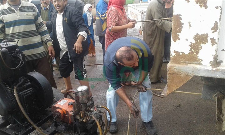 بالصور.. حملة لإزالة مغاسل السيارات العشوائية على الطريق الدولى بكفر الشيخ