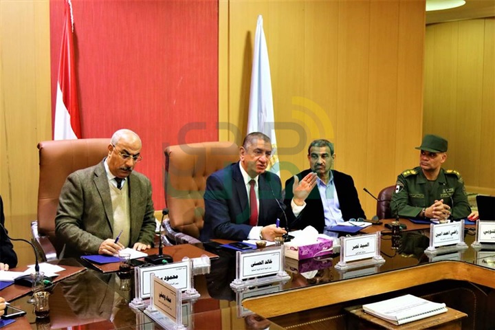 بالصور.. محافظ كفرالشيخ ورئيس هيئة الثروة السمكية يناقشان مشاكل الصيادين وتنمية بحيرة البرلس