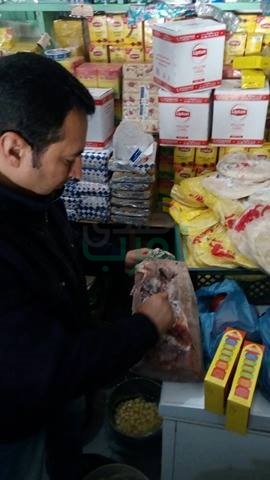 ضبط مواد غذائية فاسدة داخل سيارة شركة مشهورة بكفر الشيخ