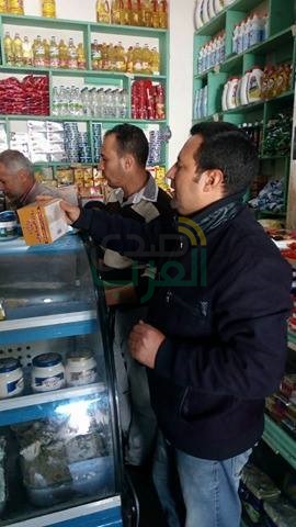 ضبط مواد غذائية فاسدة داخل سيارة شركة مشهورة بكفر الشيخ