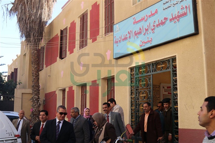 بالصور.. محافظ كفرالشيخ داخل اللجان لمتابعة امتحانات الإعدادية