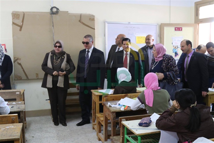 بالصور.. محافظ كفرالشيخ داخل اللجان لمتابعة امتحانات الإعدادية