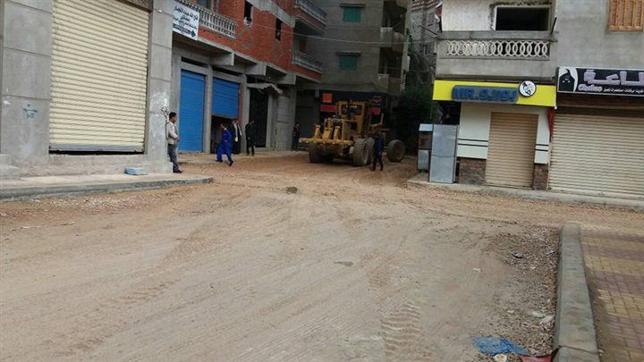 استكمال أعمال رفع كفاءة الطرق بنطاق حي ثان المنتزه بالإسكندرية  