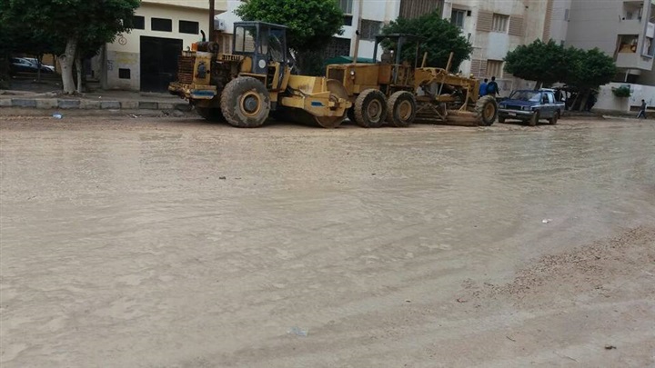 استكمال أعمال رفع كفاءة الطرق بنطاق حي ثان المنتزه بالإسكندرية  
