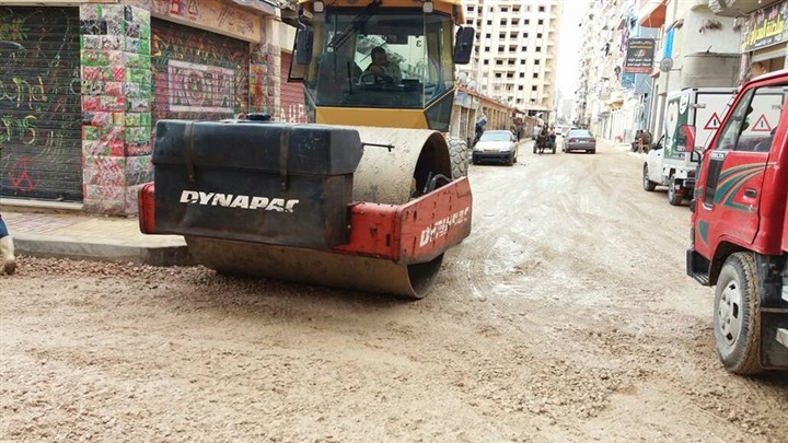 استكمال أعمال رفع كفاءة الطرق بنطاق حي ثان المنتزه بالإسكندرية  