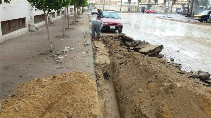 استكمال أعمال رفع كفاءة الطرق بنطاق حي ثان المنتزه بالإسكندرية  