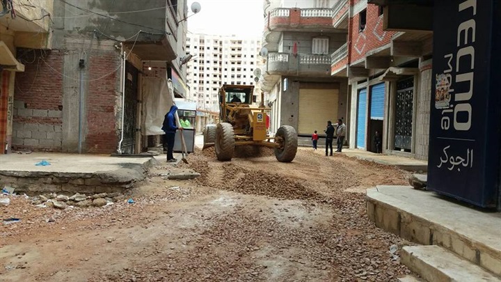 استكمال أعمال رفع كفاءة الطرق بنطاق حي ثان المنتزه بالإسكندرية  