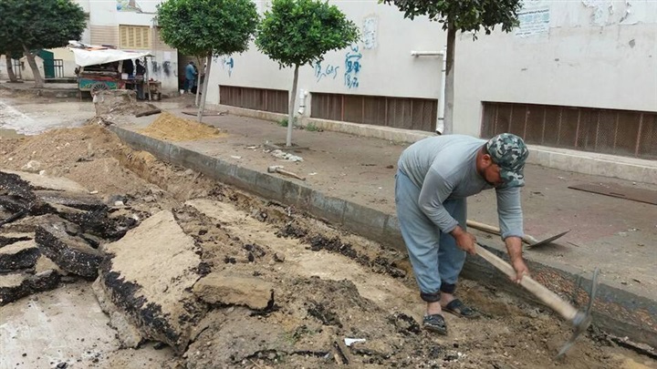 استكمال أعمال رفع كفاءة الطرق بنطاق حي ثان المنتزه بالإسكندرية  