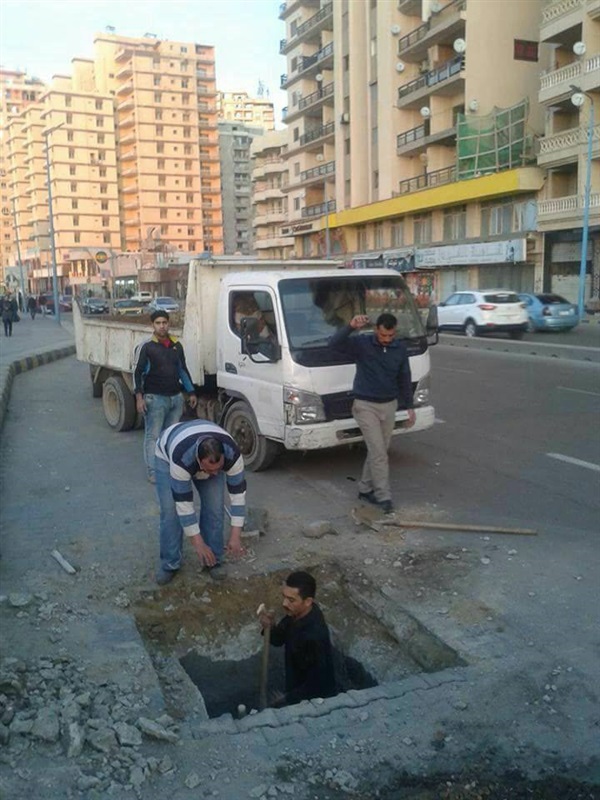 أعمال إنشاء مطبق جديد بطريق الكورنيش وتركيب شنايش للأمطار بشارع  بالعصافرة