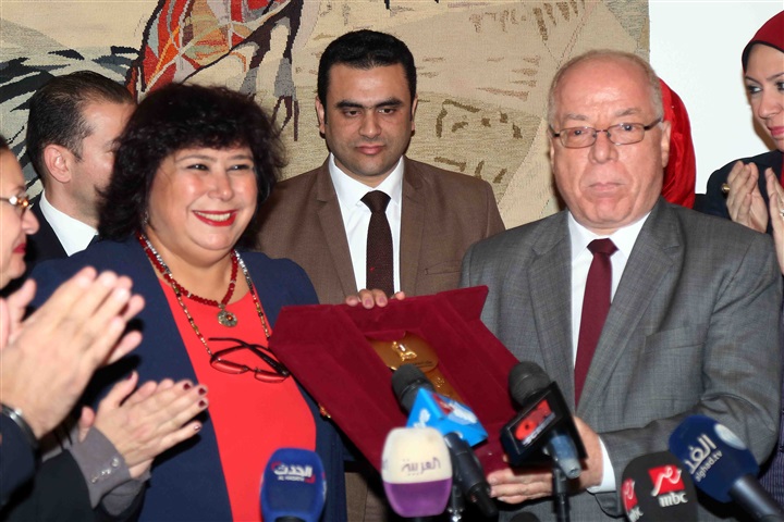 وزير الثقافة تكرم النمنم وتلتقي بقيادات الوزارة وزير الثقافة تكرم النمنم وتلتقي بقيادات الوزارة