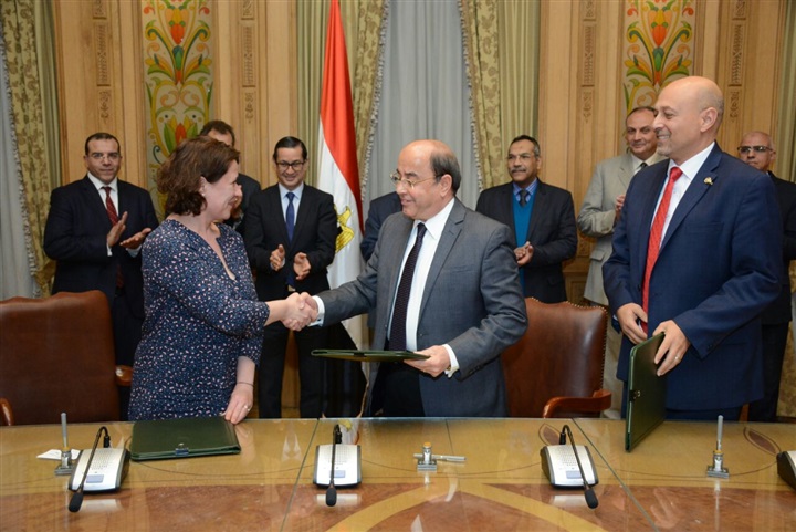 مذكرة تفاهم بين"الإنتاج الحربي" و"بومباردية ترانسبورتيشن" في مجال النقل مذكرة تفاهم بين"الإنتاج الحربي" و"بومباردية ترانسبورتيشن" في مجال النقل