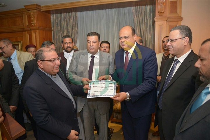 للعام الثاني علي التوالي..  جريدة الجمهورية تكرم محافظ مطروح لجهوده في تنمية المحافظة 