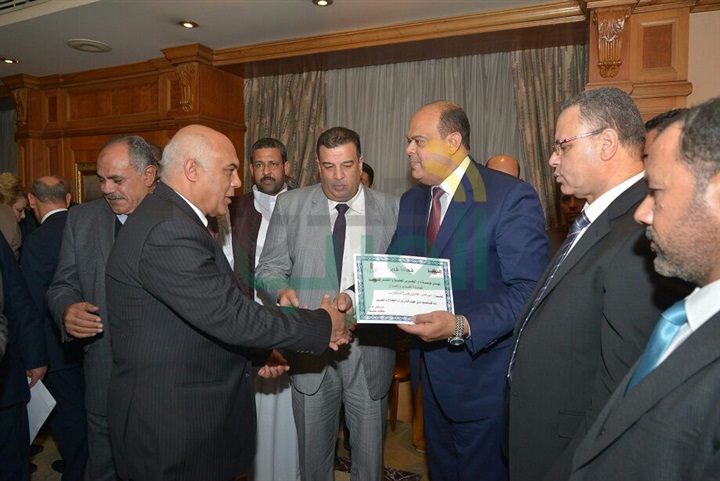 للعام الثاني علي التوالي..  جريدة الجمهورية تكرم محافظ مطروح لجهوده في تنمية المحافظة 
