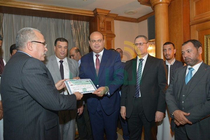 للعام الثاني علي التوالي..  جريدة الجمهورية تكرم محافظ مطروح لجهوده في تنمية المحافظة 