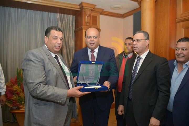 للعام الثاني علي التوالي..  جريدة الجمهورية تكرم محافظ مطروح لجهوده في تنمية المحافظة 