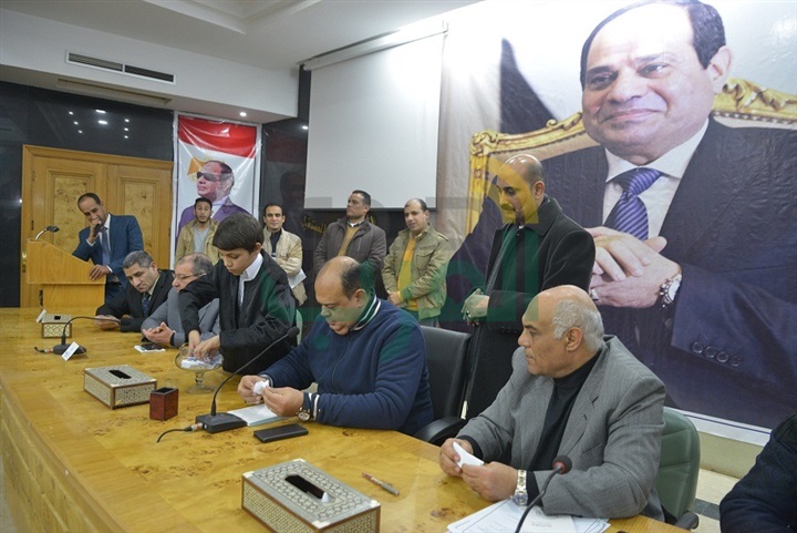 أبو زيد يجرى قرعة علنية لإختيار المستحقين لمشروع توزيع سيارات نصف نقل بمطروح