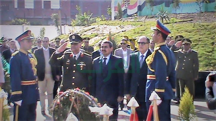 مدير أمن كفر الشيخ والسكرتير العام يضعان إكليل الزهور علي النصب التذكاري لشهداء الشرطة