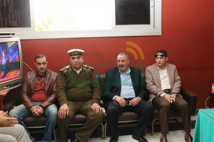 مدير أمن كفر الشيخ والسكرتير العام يضعان إكليل الزهور علي النصب التذكاري لشهداء الشرطة