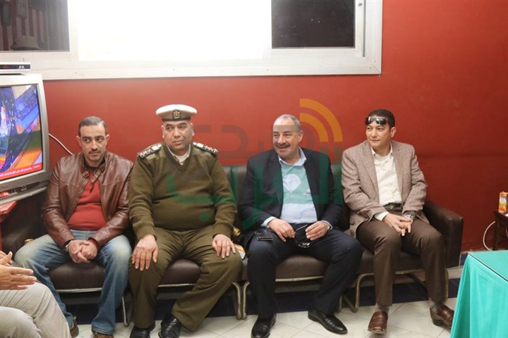 مدير أمن كفر الشيخ والسكرتير العام يضعان إكليل الزهور علي النصب التذكاري لشهداء الشرطة